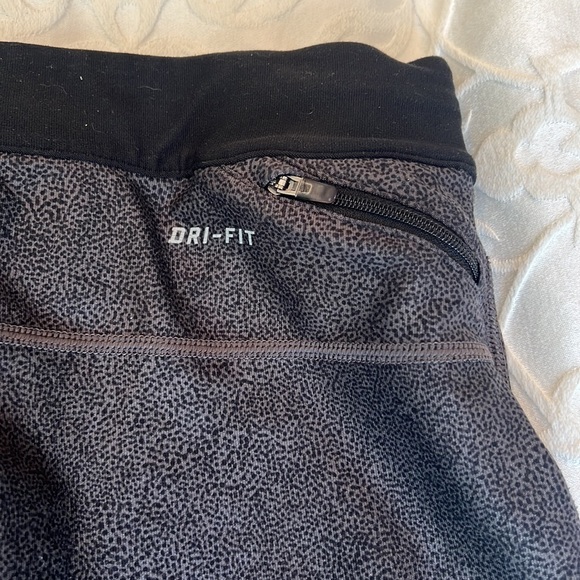 Nike drifit capri leggings - Picture 2 of 5